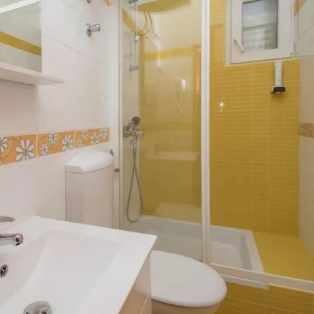 Apartment Antonio - With Balcony 2 *