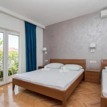 Antonio - With Balcony 2 *