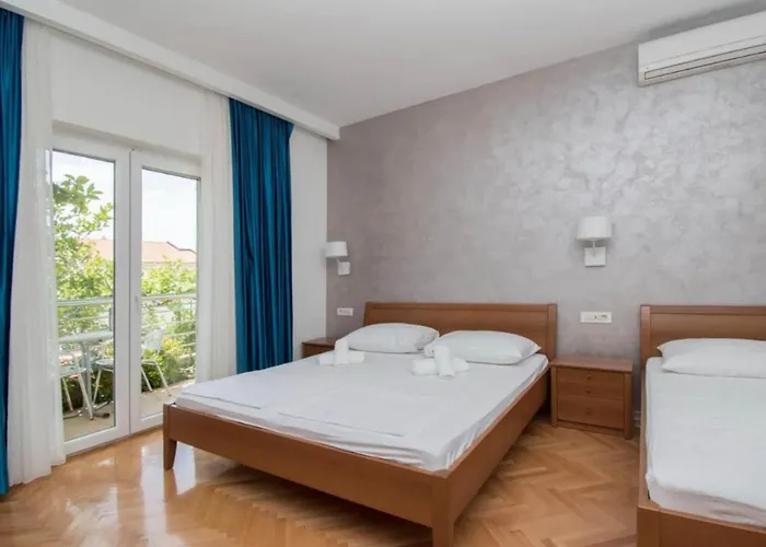 Antonio - With Balcony 2 *
